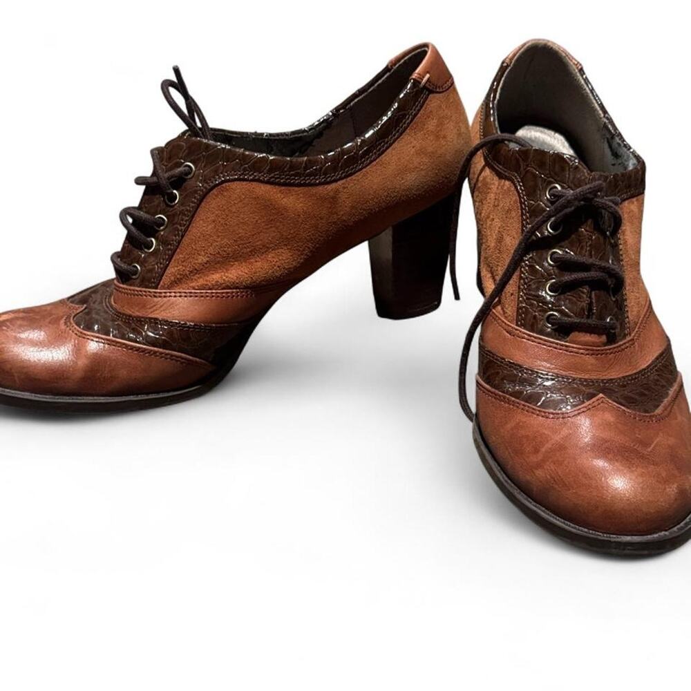 Brown tan leather lace up pumps
